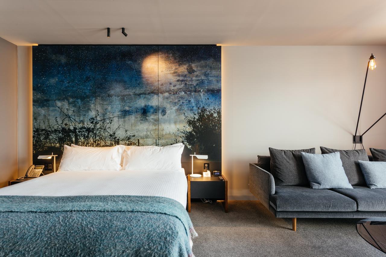 MACq 01 Hotel Hobart Buitenkant foto A bedroom at The Standard London