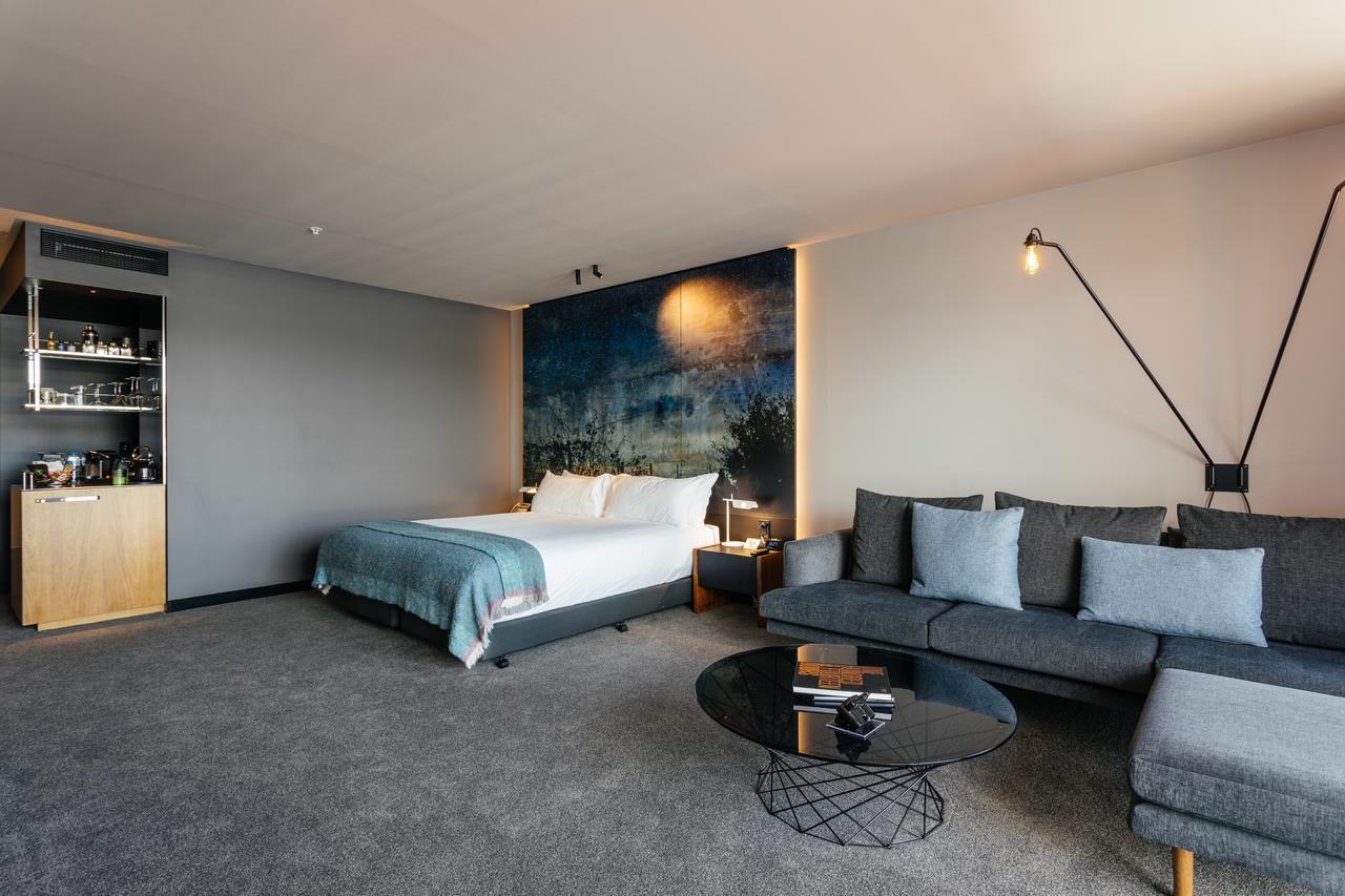 MACq 01 Hotel Hobart Buitenkant foto A room at the hotel